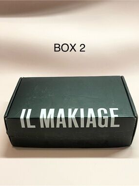 IL MAKIAGE Powder Camo Primer Box in White and Black